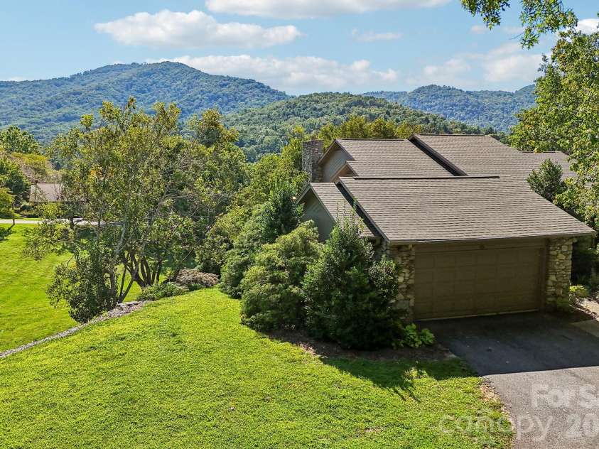 15 Stony Ridge, Asheville, NC 28804.  MLS# CAR4413777, YatesRealty ID 47343. 