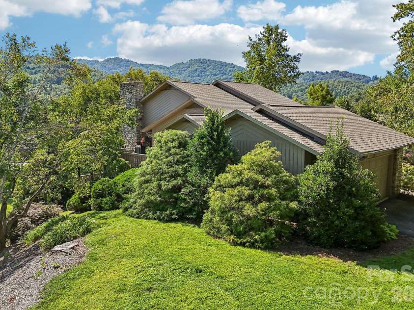15 Stony Ridge, Asheville, NC 28804.  MLS# CAR4413777, YatesRealty ID 47343. 