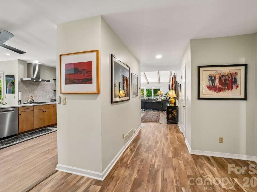 15 Stony Ridge, Asheville, NC 28804.  MLS# CAR4413777, YatesRealty ID 47343. 