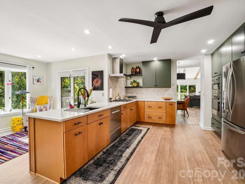 15 Stony Ridge, Asheville, NC 28804.  MLS# CAR4413777, YatesRealty ID 47343. 