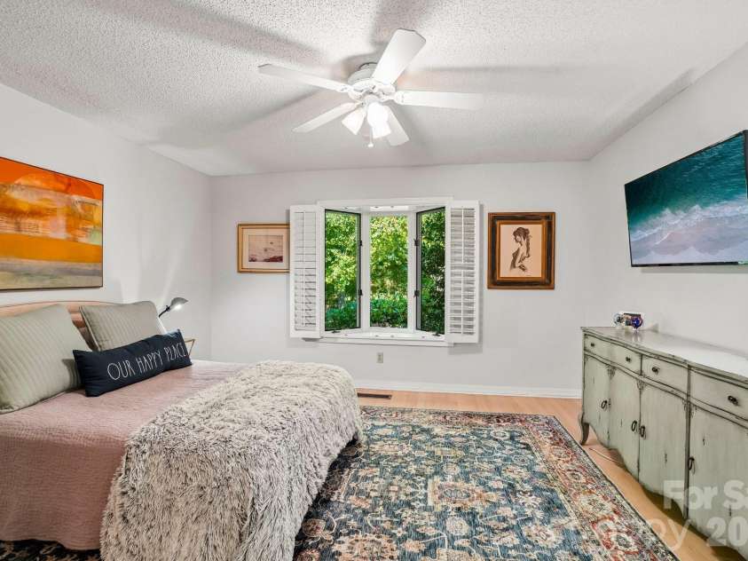 15 Stony Ridge, Asheville, NC 28804.  MLS# CAR4413777, YatesRealty ID 47343. 
