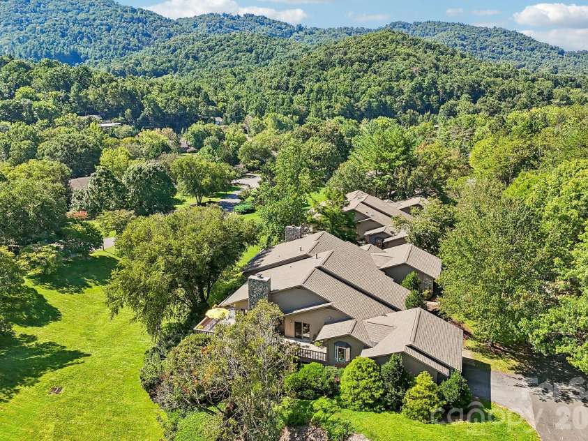 15 Stony Ridge, Asheville, NC 28804.  MLS# CAR4413777, YatesRealty ID 47343. 