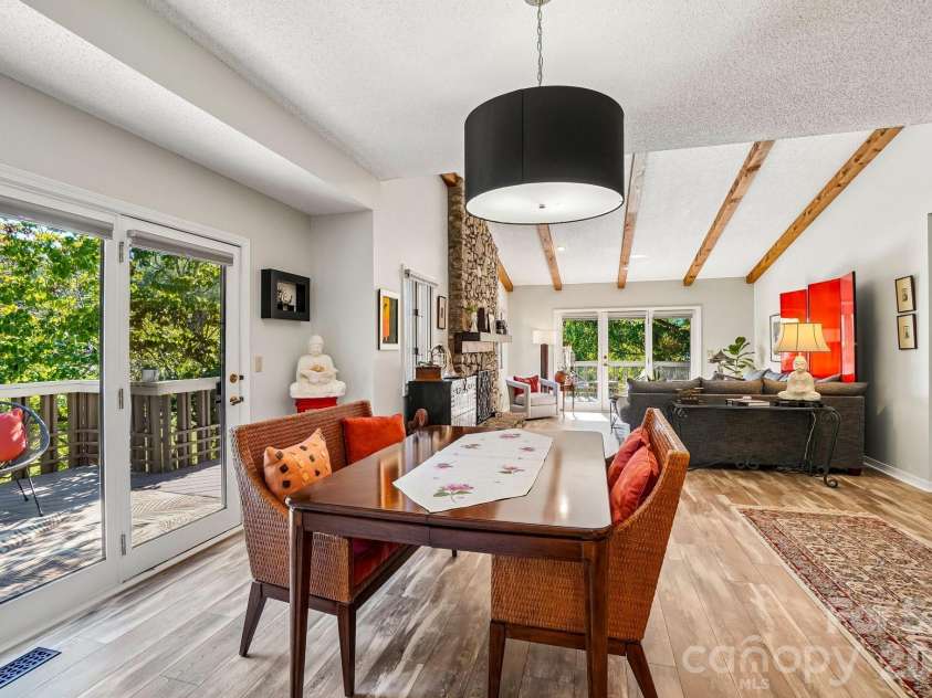 15 Stony Ridge, Asheville, NC 28804.  MLS# CAR4413777, YatesRealty ID 47343. 
