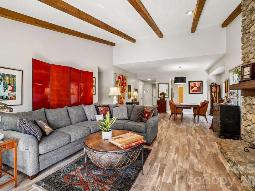 15 Stony Ridge, Asheville, NC 28804.  MLS# CAR4413777, YatesRealty ID 47343. 