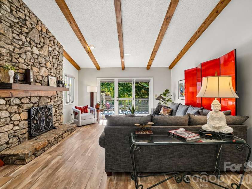 15 Stony Ridge, Asheville, NC 28804.  MLS# CAR4413777, YatesRealty ID 47343. 