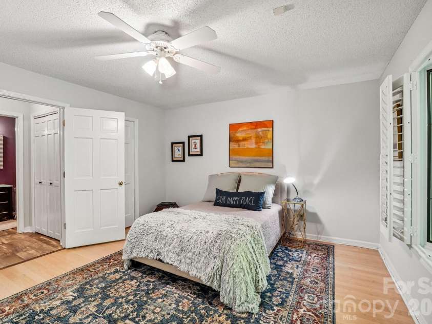 15 Stony Ridge, Asheville, NC 28804.  MLS# CAR4413777, YatesRealty ID 47343. 