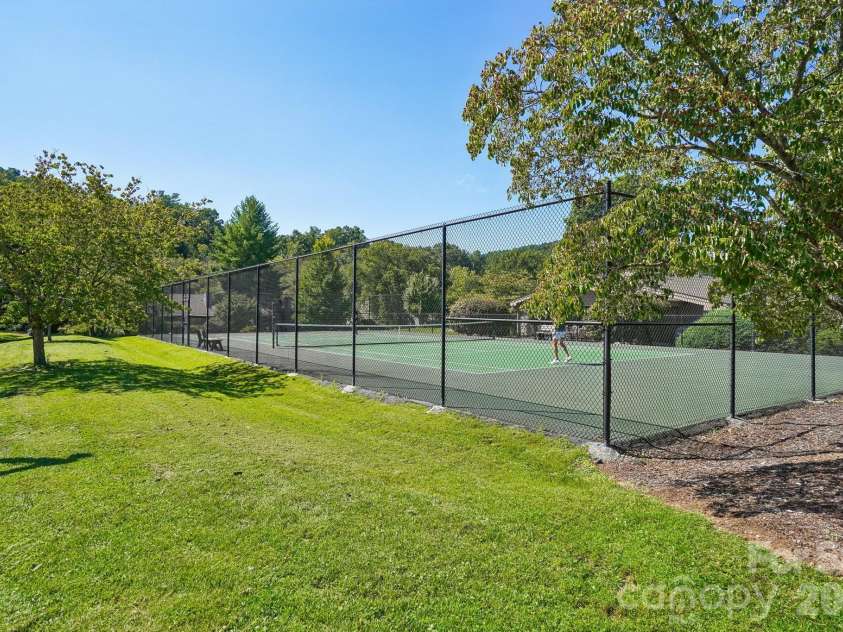 15 Stony Ridge, Asheville, NC 28804.  MLS# CAR4413777, YatesRealty ID 47343. Community Amentiy