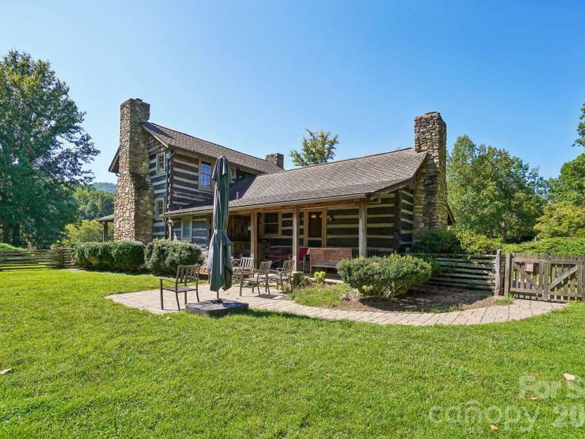 15 Stony Ridge, Asheville, NC 28804.  MLS# CAR4413777, YatesRealty ID 47343. Community Amentiy