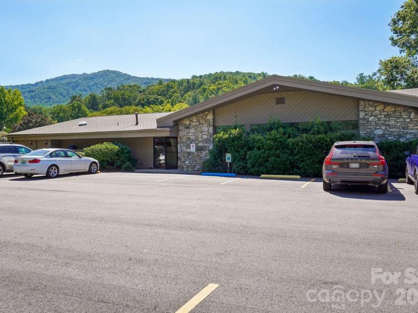 15 Stony Ridge, Asheville, NC 28804.  MLS# CAR4413777, YatesRealty ID 47343. Community Amentiy