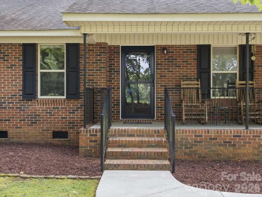 155 Grandview Road, Clover, SC 29710.  MLS# CAR4418393, YatesRealty ID 47345. 