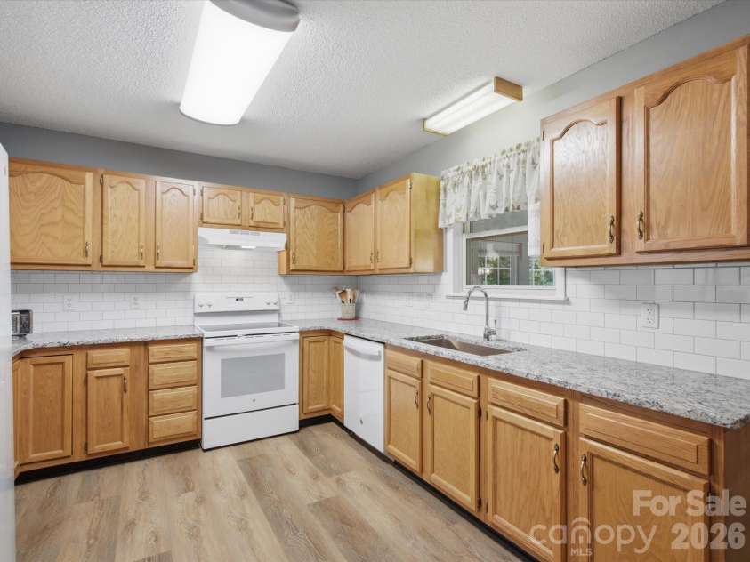 155 Grandview Road, Clover, SC 29710.  MLS# CAR4418393, YatesRealty ID 47345. 