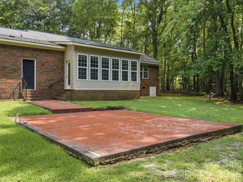 155 Grandview Road, Clover, SC 29710.  MLS# CAR4418393, YatesRealty ID 47345. 