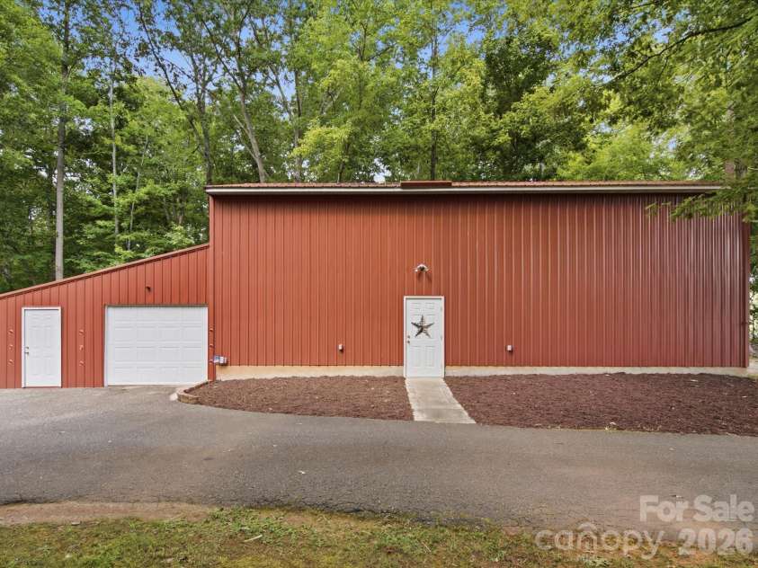 155 Grandview Road, Clover, SC 29710.  MLS# CAR4418393, YatesRealty ID 47345. 
