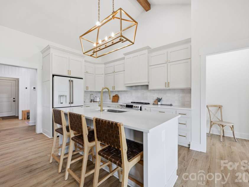 215 Cal Kennedy Road, Cleveland, NC 27013.  MLS# CAR4418527, YatesRealty ID 47347. Breakfast Bar