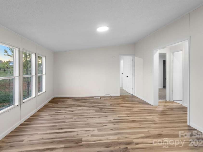 190 Grassy Meadow Lane, Statesville, NC 28625.  MLS# CAR4239816, YatesRealty ID 4735. Spacious living room