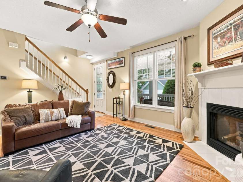 19 Oakhaven Terrace, Asheville, NC 28803.  MLS# CAR4417240, YatesRealty ID 47350. 