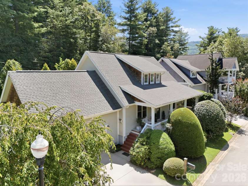 19 Oakhaven Terrace, Asheville, NC 28803.  MLS# CAR4417240, YatesRealty ID 47350. 