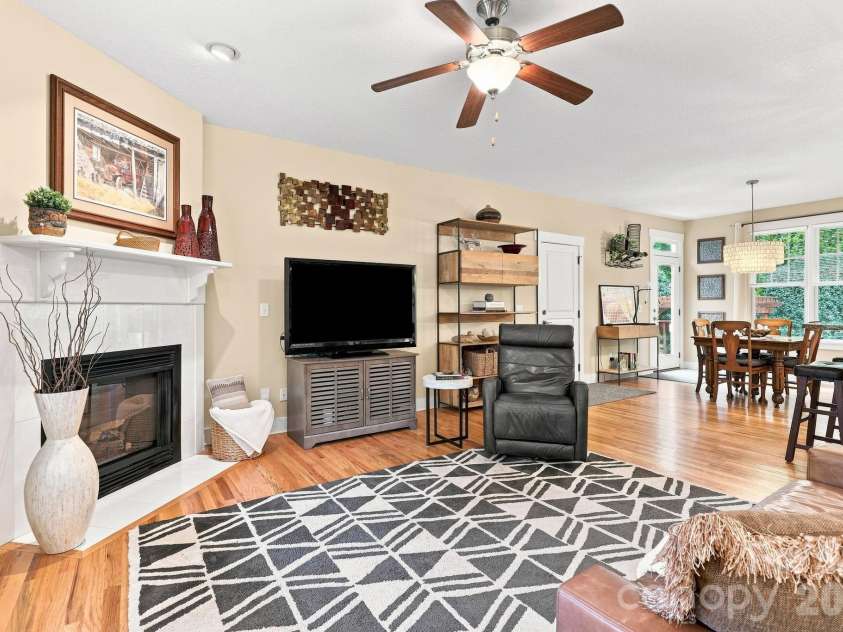 19 Oakhaven Terrace, Asheville, NC 28803.  MLS# CAR4417240, YatesRealty ID 47350. 