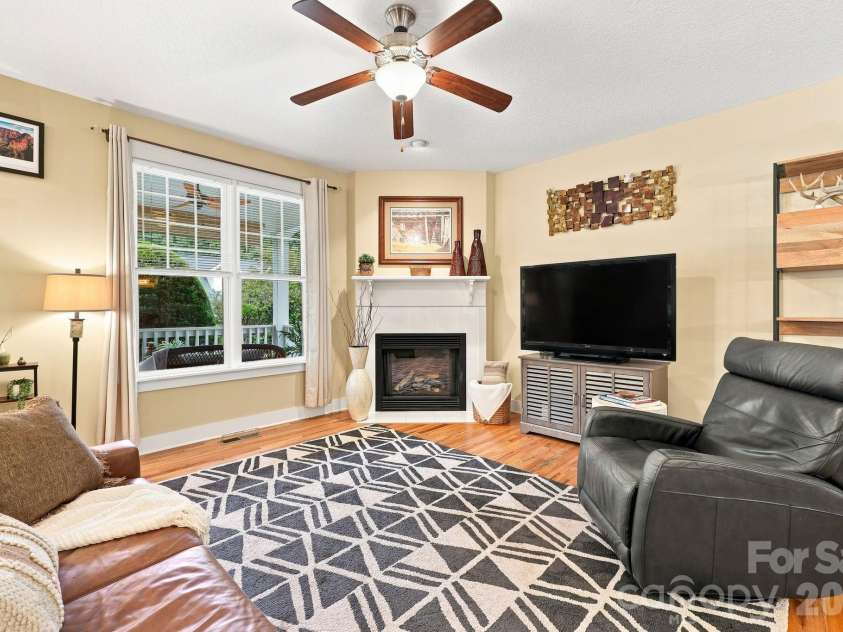 19 Oakhaven Terrace, Asheville, NC 28803.  MLS# CAR4417240, YatesRealty ID 47350. 