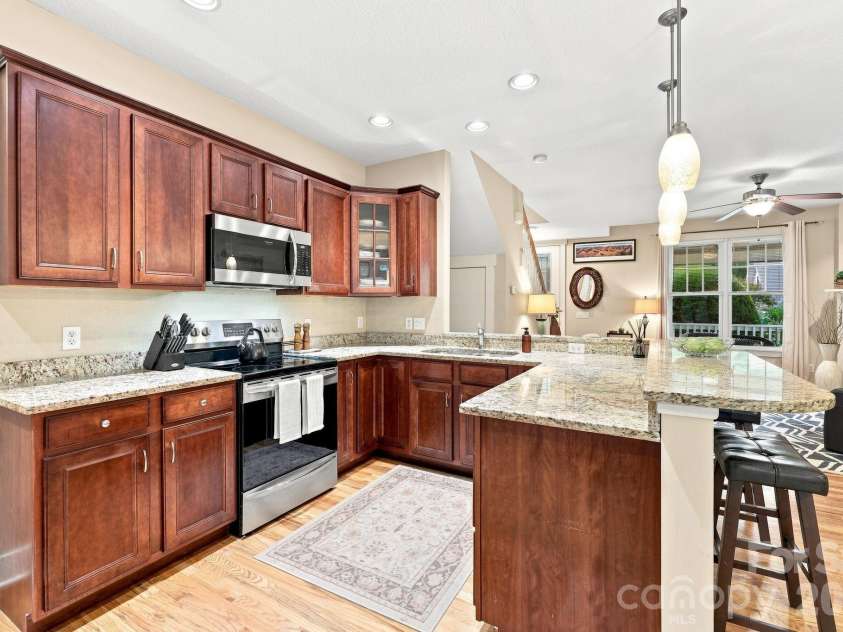 19 Oakhaven Terrace, Asheville, NC 28803.  MLS# CAR4417240, YatesRealty ID 47350. 