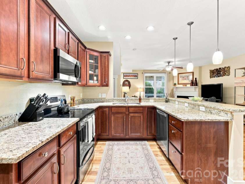 19 Oakhaven Terrace, Asheville, NC 28803.  MLS# CAR4417240, YatesRealty ID 47350. 