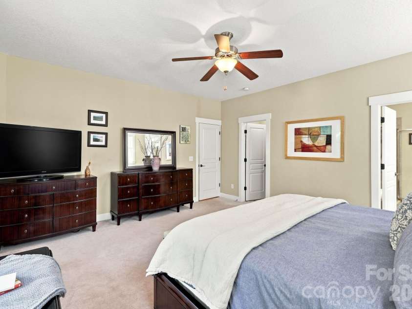 19 Oakhaven Terrace, Asheville, NC 28803.  MLS# CAR4417240, YatesRealty ID 47350. 