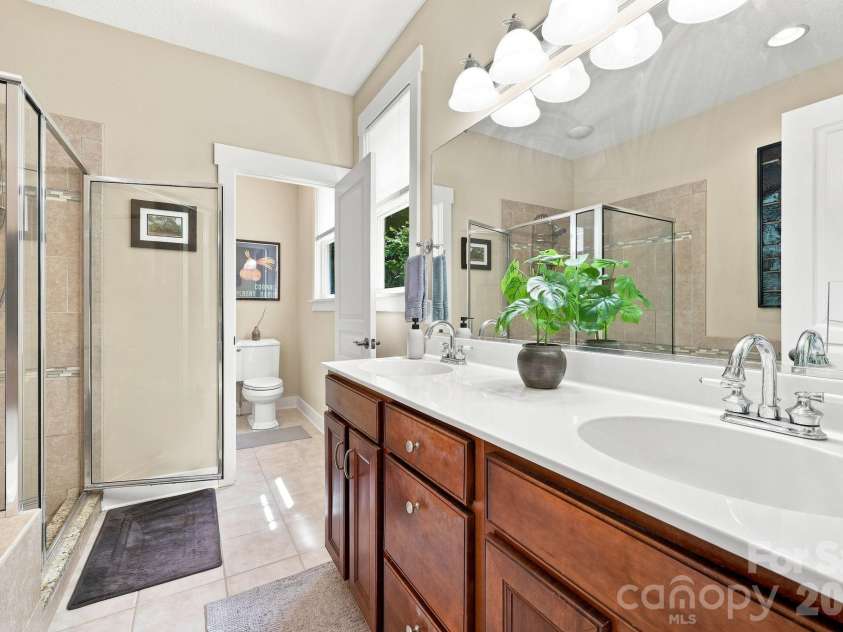 19 Oakhaven Terrace, Asheville, NC 28803.  MLS# CAR4417240, YatesRealty ID 47350. 