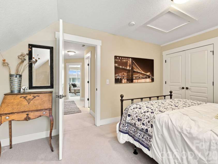 19 Oakhaven Terrace, Asheville, NC 28803.  MLS# CAR4417240, YatesRealty ID 47350. 