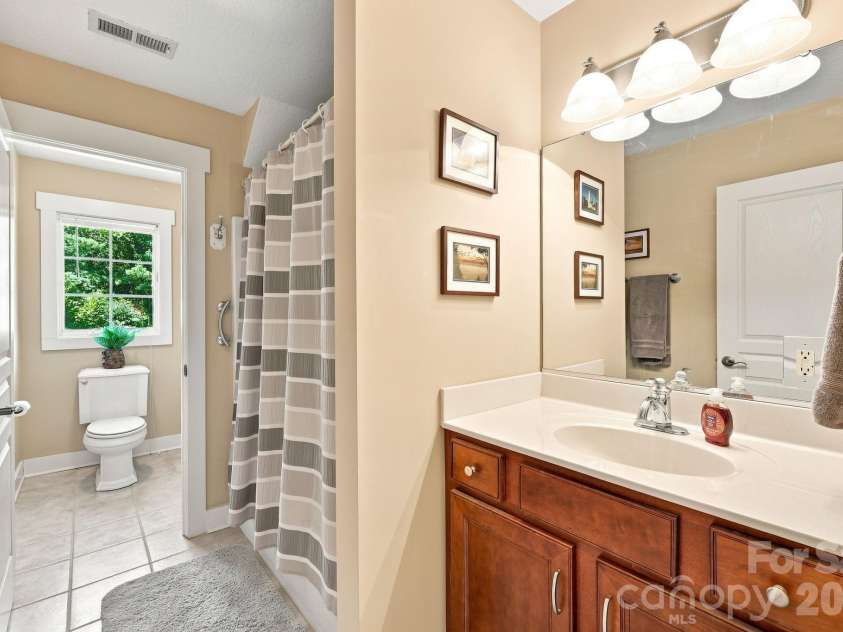 19 Oakhaven Terrace, Asheville, NC 28803.  MLS# CAR4417240, YatesRealty ID 47350. 