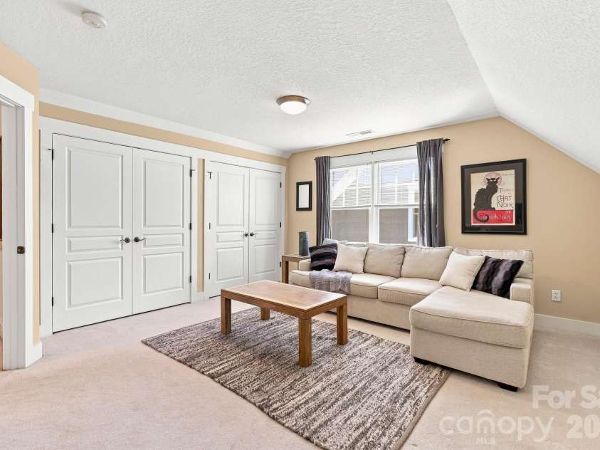 19 Oakhaven Terrace, Asheville, NC 28803.  MLS# CAR4417240, YatesRealty ID 47350. 