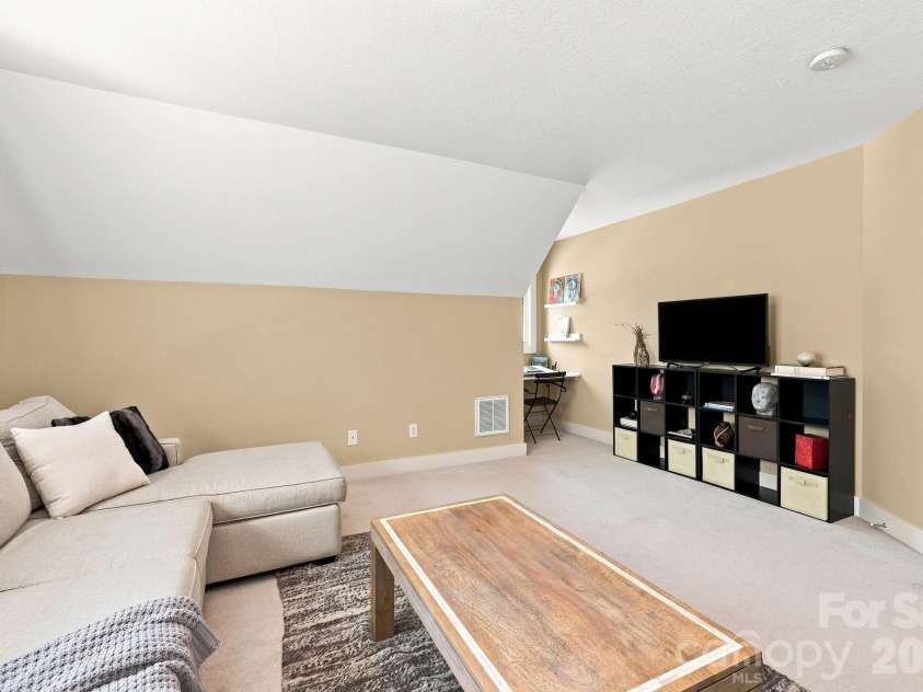 19 Oakhaven Terrace, Asheville, NC 28803.  MLS# CAR4417240, YatesRealty ID 47350. 