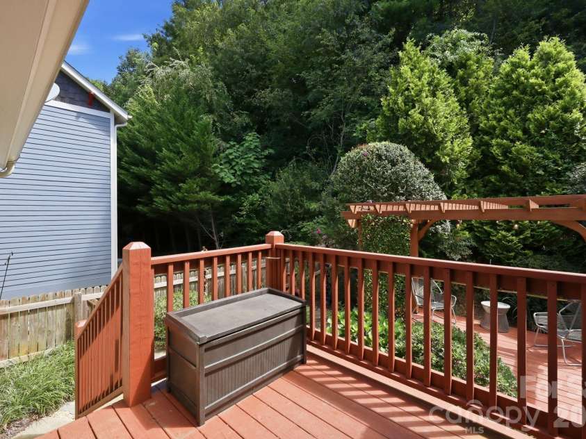 19 Oakhaven Terrace, Asheville, NC 28803.  MLS# CAR4417240, YatesRealty ID 47350. 
