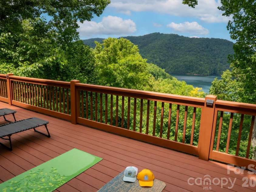 135 Ridge Top Drive, Topton, NC 28781.  MLS# CAR4418835, YatesRealty ID 47353. 