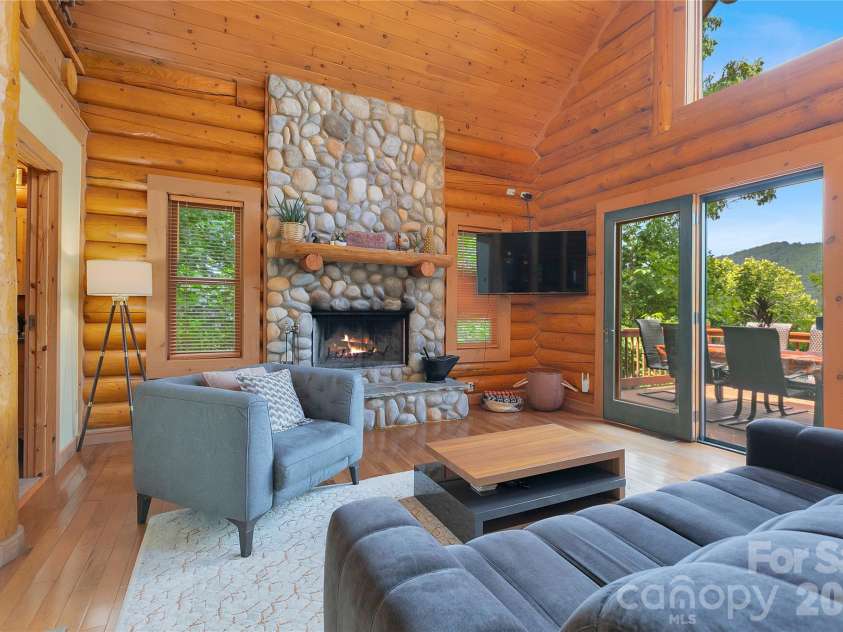 135 Ridge Top Drive, Topton, NC 28781.  MLS# CAR4418835, YatesRealty ID 47353. 
