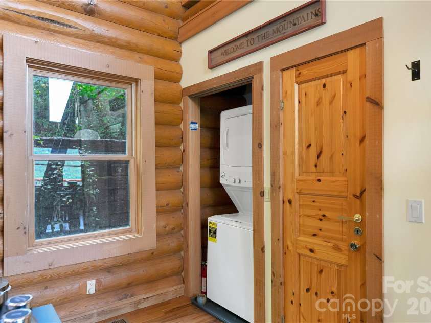 135 Ridge Top Drive, Topton, NC 28781.  MLS# CAR4418835, YatesRealty ID 47353. 