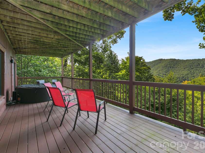 135 Ridge Top Drive, Topton, NC 28781.  MLS# CAR4418835, YatesRealty ID 47353. 