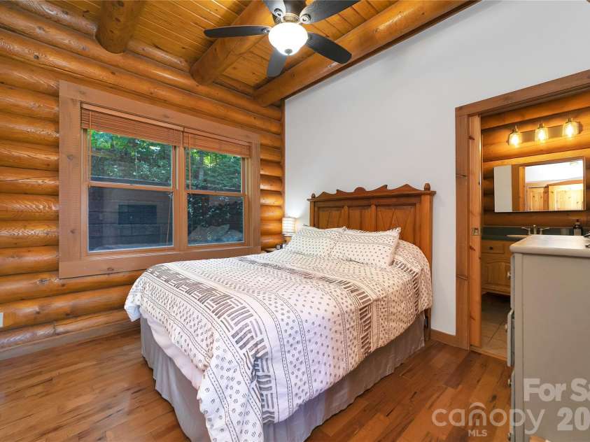 135 Ridge Top Drive, Topton, NC 28781.  MLS# CAR4418835, YatesRealty ID 47353. Main level bed...