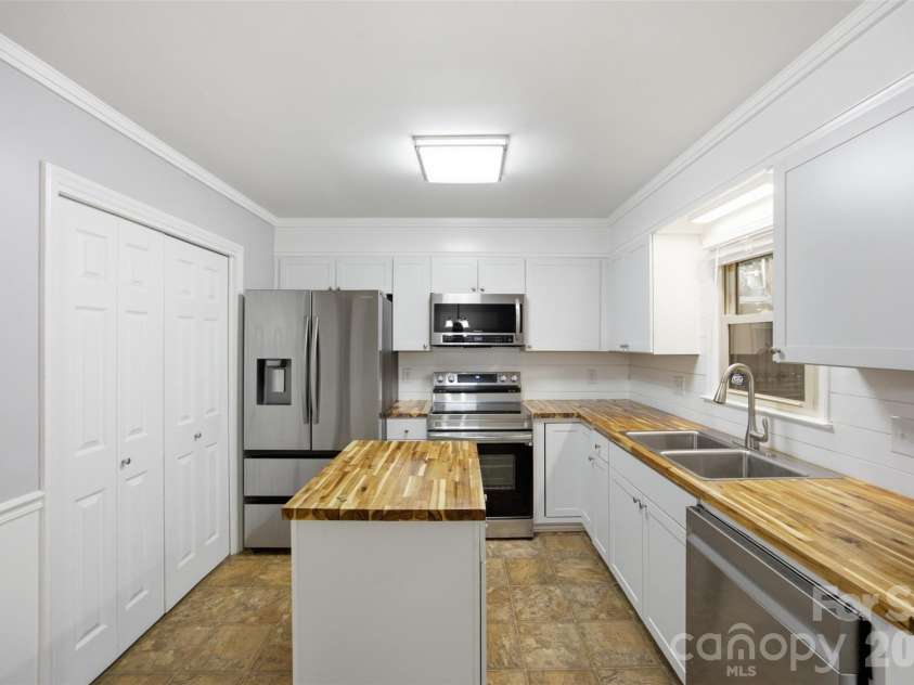 1228 B Oakwood Avenue, Kannapolis, NC 28081.  MLS# CAR4418779, YatesRealty ID 47355. 