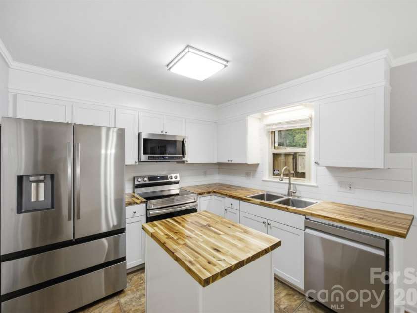1228 B Oakwood Avenue, Kannapolis, NC 28081.  MLS# CAR4418779, YatesRealty ID 47355. 