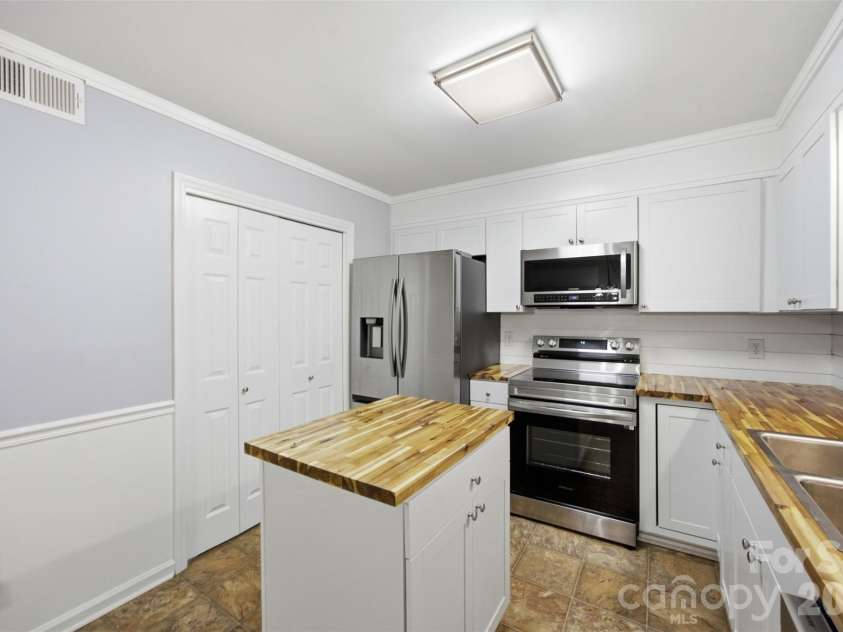 1228 B Oakwood Avenue, Kannapolis, NC 28081.  MLS# CAR4418779, YatesRealty ID 47355. 