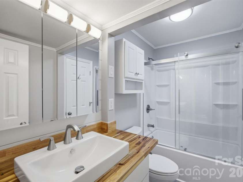 1228 B Oakwood Avenue, Kannapolis, NC 28081.  MLS# CAR4418779, YatesRealty ID 47355. 