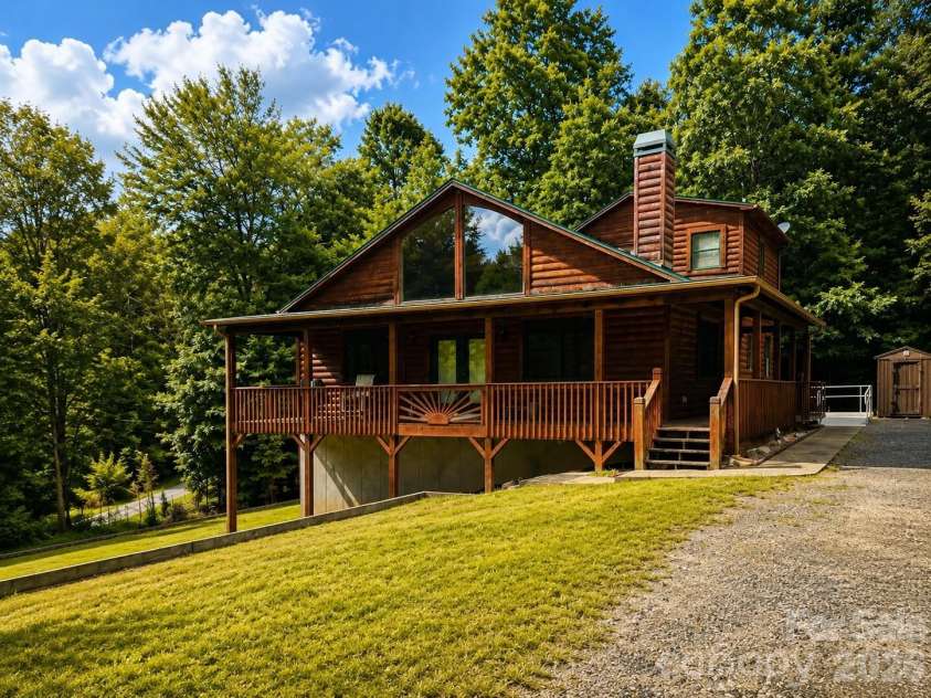 27 Apple Lane, Murphy, NC 28906.  MLS# CAR4418984, YatesRealty ID 47357. 