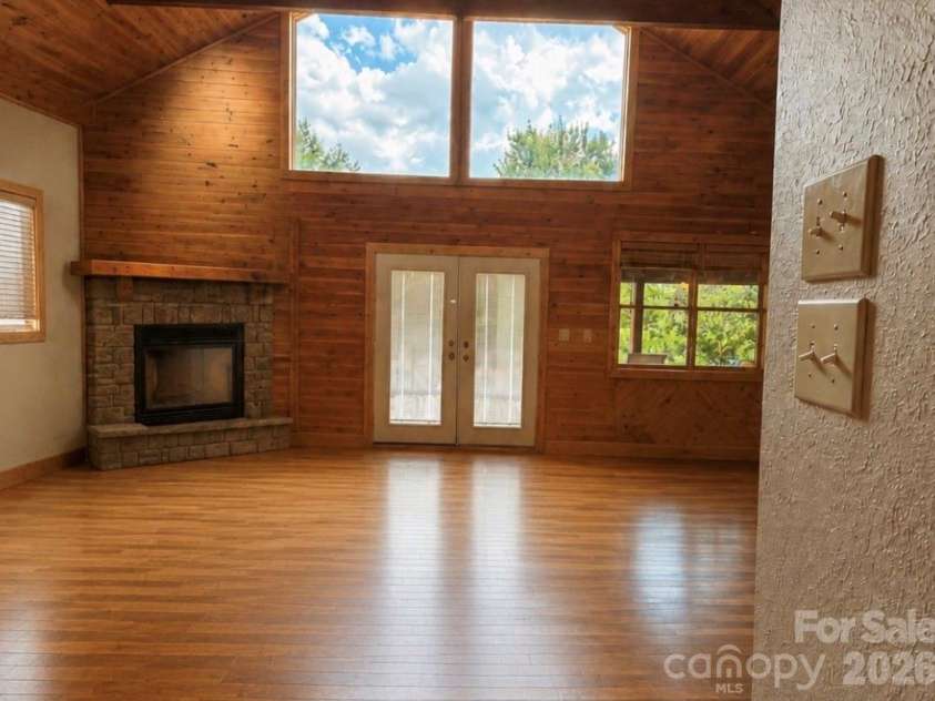 27 Apple Lane, Murphy, NC 28906.  MLS# CAR4418984, YatesRealty ID 47357. 