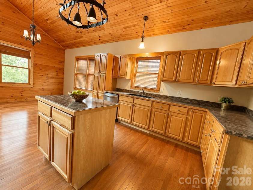 27 Apple Lane, Murphy, NC 28906.  MLS# CAR4418984, YatesRealty ID 47357. 