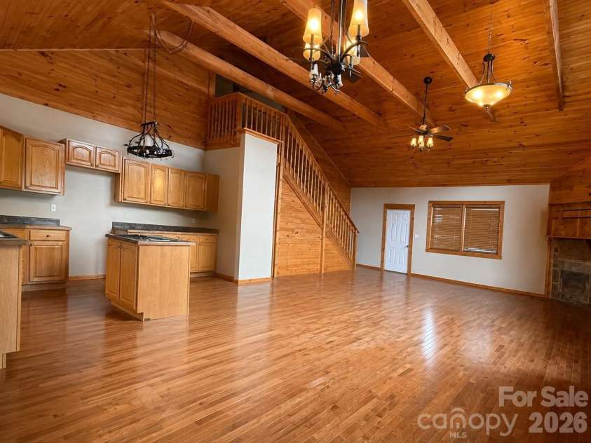 27 Apple Lane, Murphy, NC 28906.  MLS# CAR4418984, YatesRealty ID 47357. 
