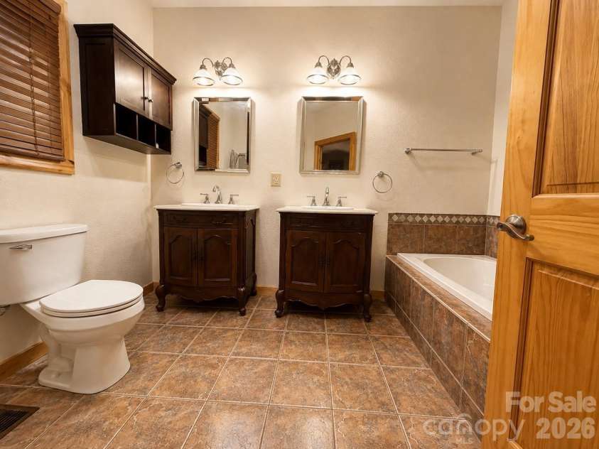 27 Apple Lane, Murphy, NC 28906.  MLS# CAR4418984, YatesRealty ID 47357. 