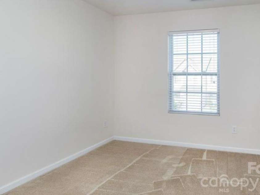 14416 Glendon Hall Lane, Charlotte, NC 28262.  MLS# CAR4418921, YatesRealty ID 47358. 