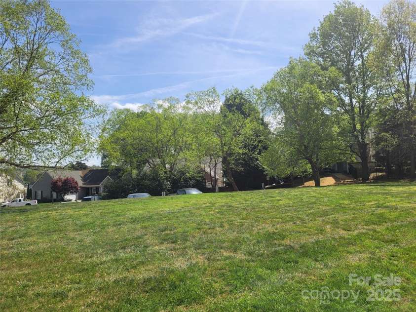 637 Williamson Road, Mooresville, NC 28117.  MLS# CAR4241846, YatesRealty ID 4736. Dog Park Lot with clean up station is located across from detached garages
