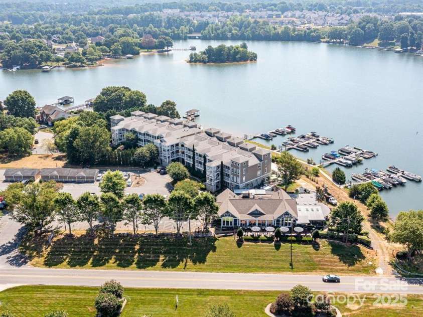 637 Williamson Road, Mooresville, NC 28117.  MLS# CAR4241846, YatesRealty ID 4736. Easy access to dining, shopping and I77!