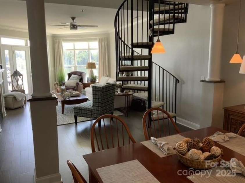 637 Williamson Road, Mooresville, NC 28117.  MLS# CAR4241846, YatesRealty ID 4736. Great Room, light & bright!